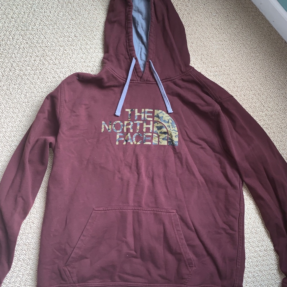 Maroon Northface sweatshirt